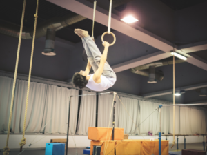 Read more about the article Dlaczego warto ćwiczyć na kółkach gimnastycznych